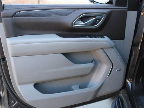 Used 2021 GMC Yukon SLT w/ SLT Premium Package image 24