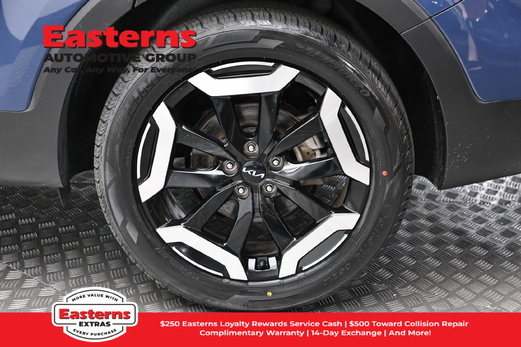 Used 2025 Kia Telluride S FWD image 9