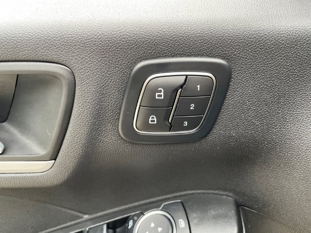 Certified 2025 Ford Escape Platinum AWD/4WD image 30