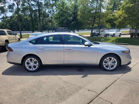 Used 2025 Honda Accord LX image 9