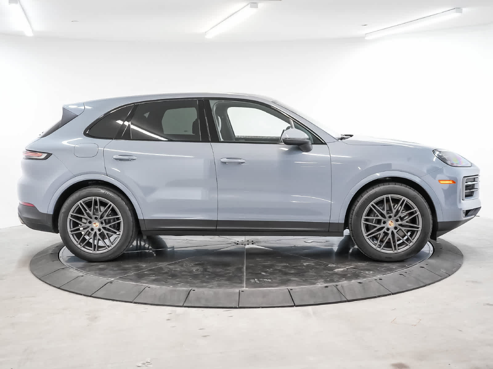 Certified 2024 Porsche Cayenne AWD/4WD image 8