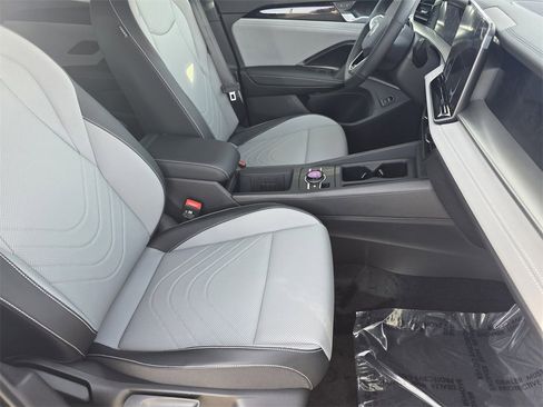 New 2026 Volkswagen Tiguan SE R-Line image 19