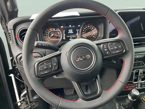 Used 2024 Jeep Wrangler Unlimited Rubicon AWD/4WD image 17