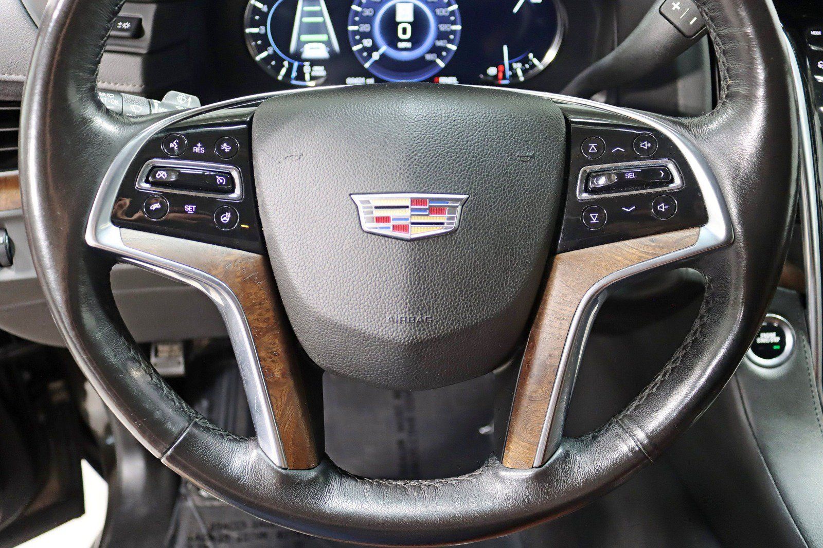 Used 2020 Cadillac Escalade Luxury AWD/4WD image 16