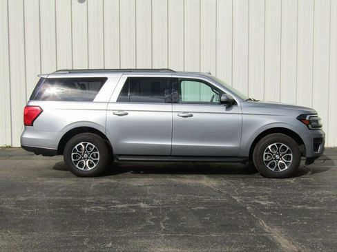 Used 2024 Ford Expedition Max XLT image 2
