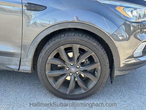 Used 2018 Ford Escape SE w/ SE Sport Appearance Package image 2