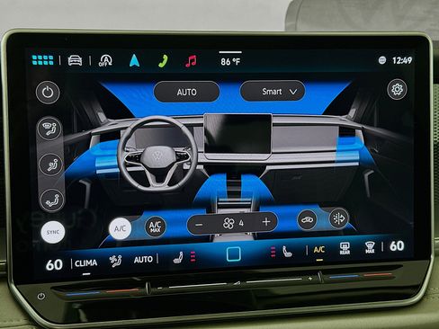 Used 2025 Volkswagen Tiguan SE image 15