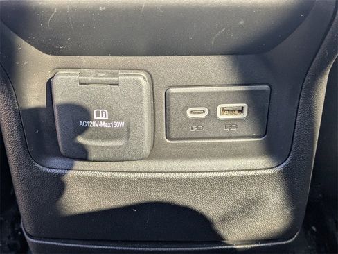 Used 2023 GMC Acadia SLT image 13