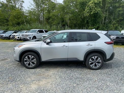 Used 2023 Nissan Rogue SV image 9