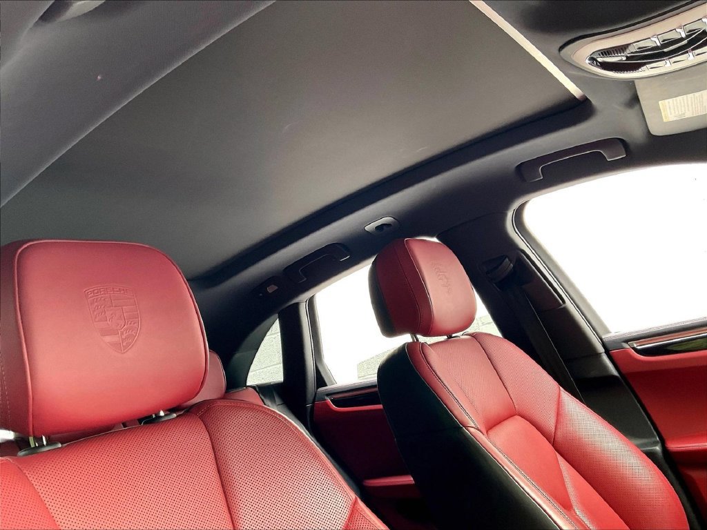 Certified 2023 Porsche Macan AWD/4WD image 27