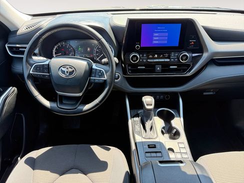 Certified 2025 Toyota Highlander LE AWD/4WD image 10