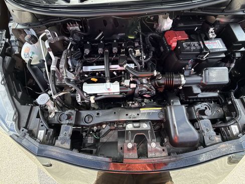 Used 2025 Nissan Versa SV FWD image 17