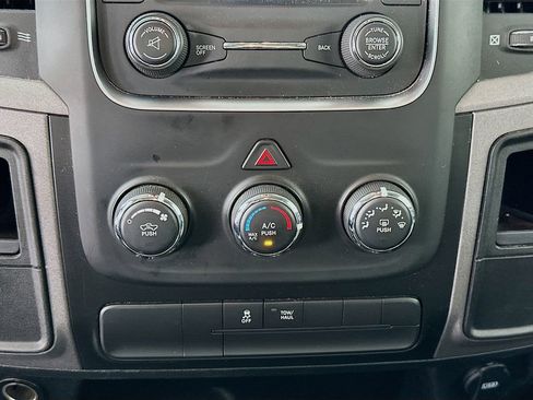 Used 2018 RAM 2500 Tradesman w/ Chrome Appearance Group image 15