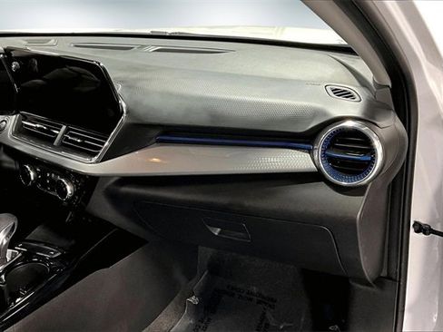 Used 2025 Chevrolet Trax LT w/ LT Convenience Package image 25