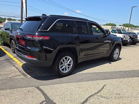 Certified 2025 Jeep Grand Cherokee Laredo X w/ Luxury Tech Group I AWD/4WD image 8