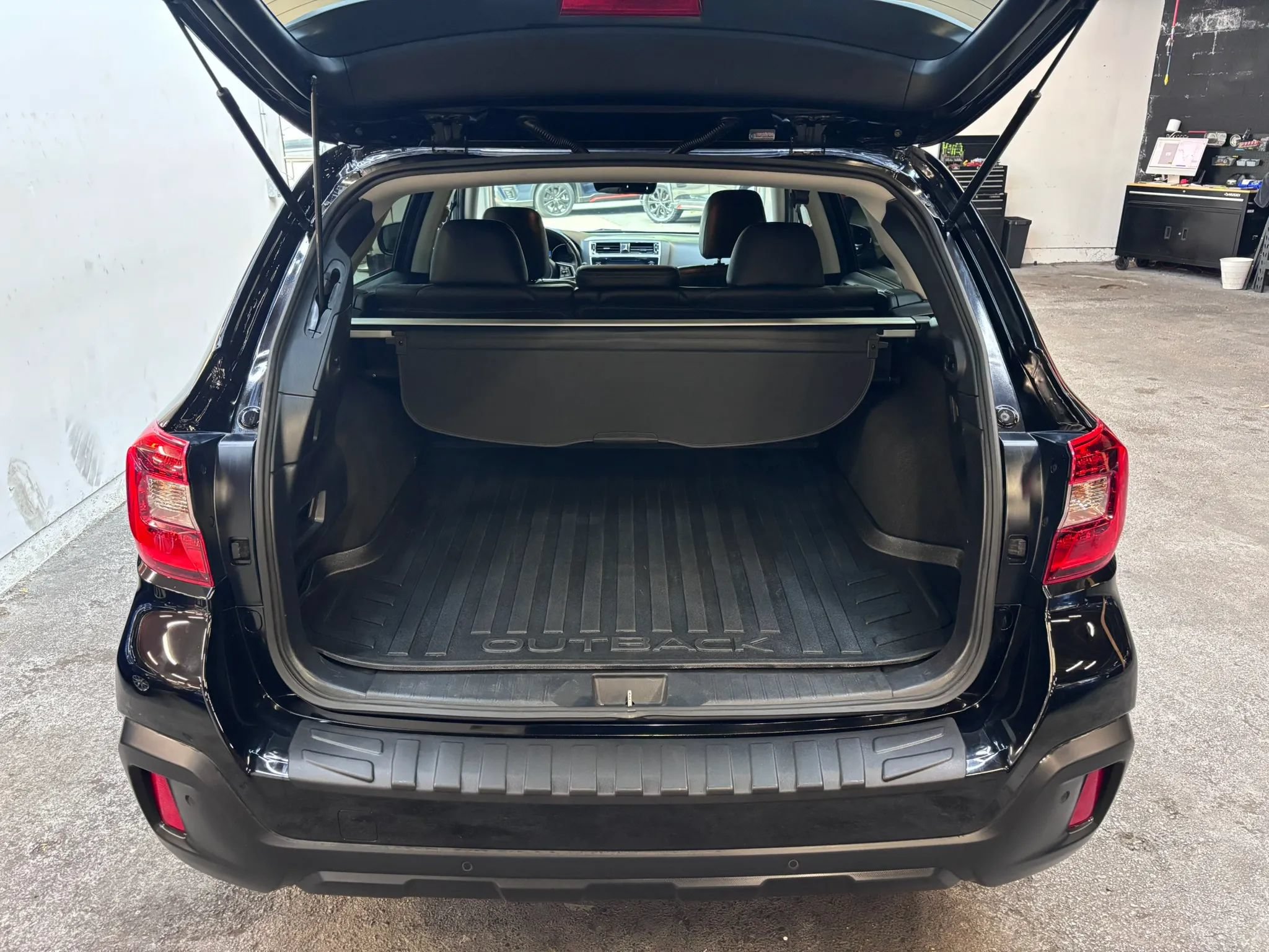 Used 2018 Subaru Outback 2.5i Limited AWD/4WD image 24