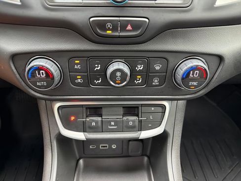 Used 2022 GMC Terrain SLE w/ Driver Convenience Package FWD image 14