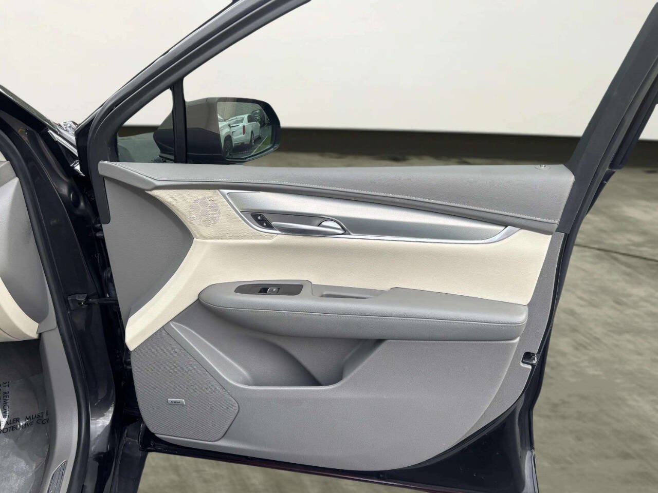 Used 2018 Cadillac XT5 Luxury w/ Driver Awareness Package FWD image 21