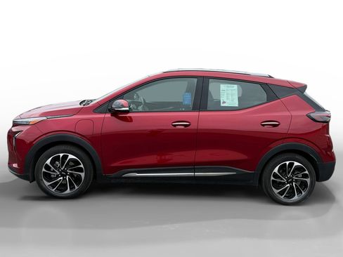 Used 2022 Chevrolet Bolt EUV Premier w/ Sun & Sound Package image 2