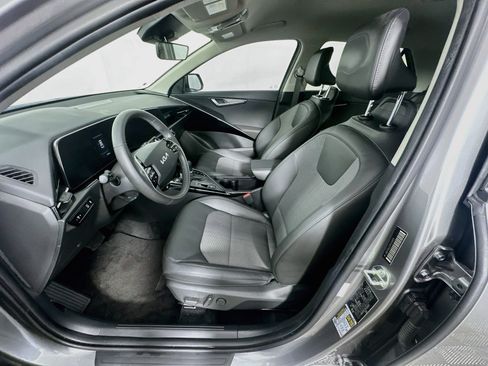 Used 2023 Kia Niro EX FWD image 13