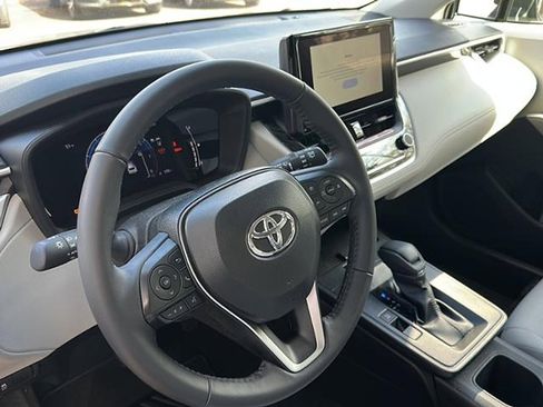 Used 2026 Toyota Corolla Cross LE image 11
