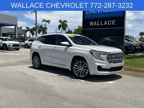 Used 2024 GMC Terrain Denali w/ Denali Premium Package AWD/4WD image 2