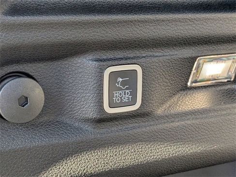 New 2025 Jeep Grand Cherokee L Altitude image 32