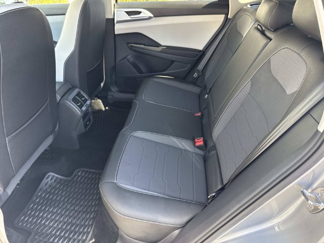 Certified 2025 Volkswagen Taos SE FWD image 27
