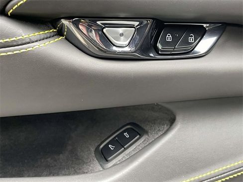 Used 2023 Chevrolet Corvette Stingray Premium Conv w/ Z51 Performance Package image 18