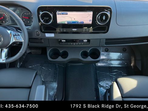 Used 2025 Mercedes-Benz Sprinter 2500 image 13