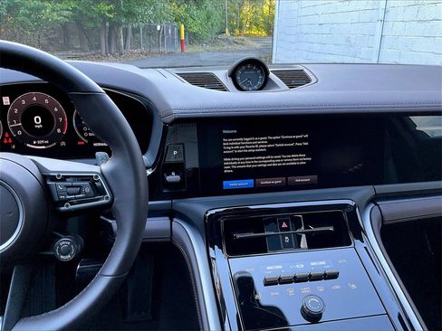 Certified 2024 Porsche Panamera image 10