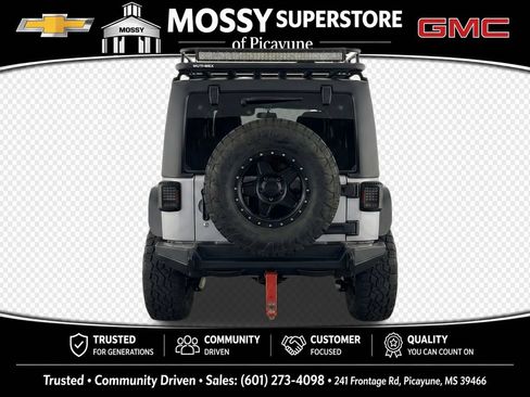 Used 2015 Jeep Wrangler Unlimited Rubicon w/ Connectivity Group AWD/4WD image 9