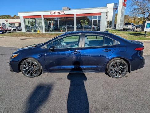 Used 2025 Toyota Corolla SE image 2