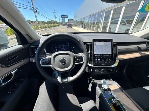 Certified 2025 Volvo XC90 B6 Plus AWD/4WD image 21