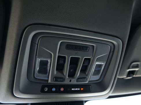 Used 2022 Chevrolet Silverado 1500 LT Trail Boss w/ LT Trail Boss Premium Package AWD/4WD image 39