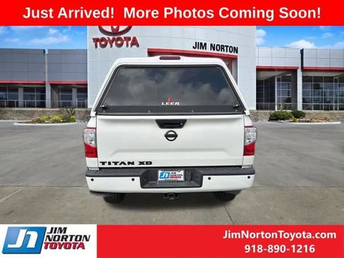 Used 2017 Nissan Titan PRO-4X w/ Pro-4x Convenience Package image 6