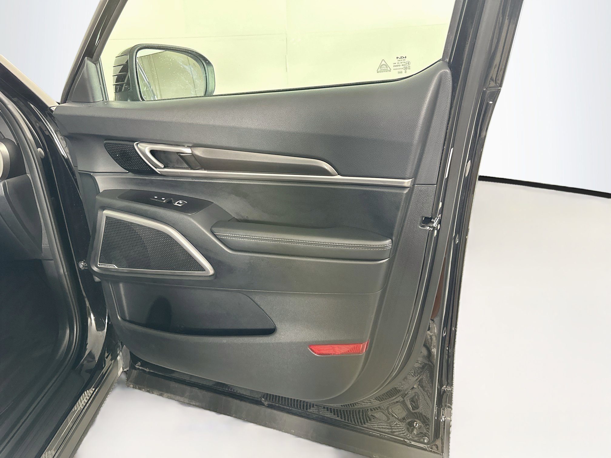 Used 2025 Kia Telluride S FWD image 35
