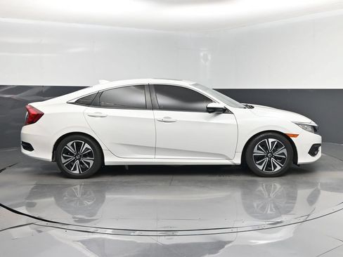 Used 2018 Honda Civic EX-L image 2