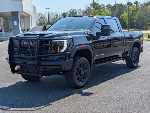 Used 2024 GMC Sierra 2500 AT4 w/ AT4 Premium Plus Package AWD/4WD image 2