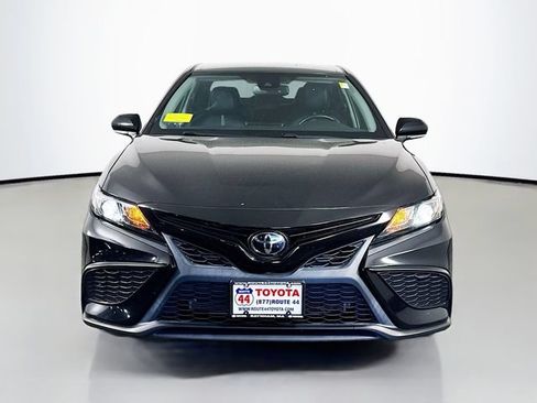 Used 2022 Toyota Camry SE w/ Convenience Package FWD image 9