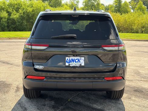 Used 2024 Jeep Grand Cherokee Limited w/ Luxury Tech Group II AWD/4WD image 3