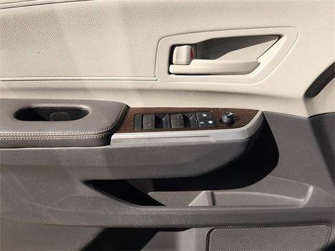 Used 2021 Toyota Sienna LE image 16