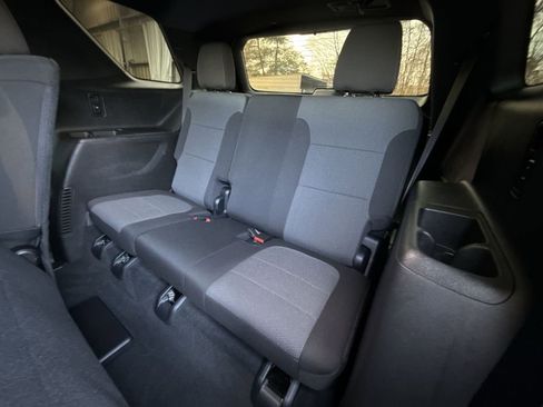 Used 2023 Chevrolet Traverse LT image 23