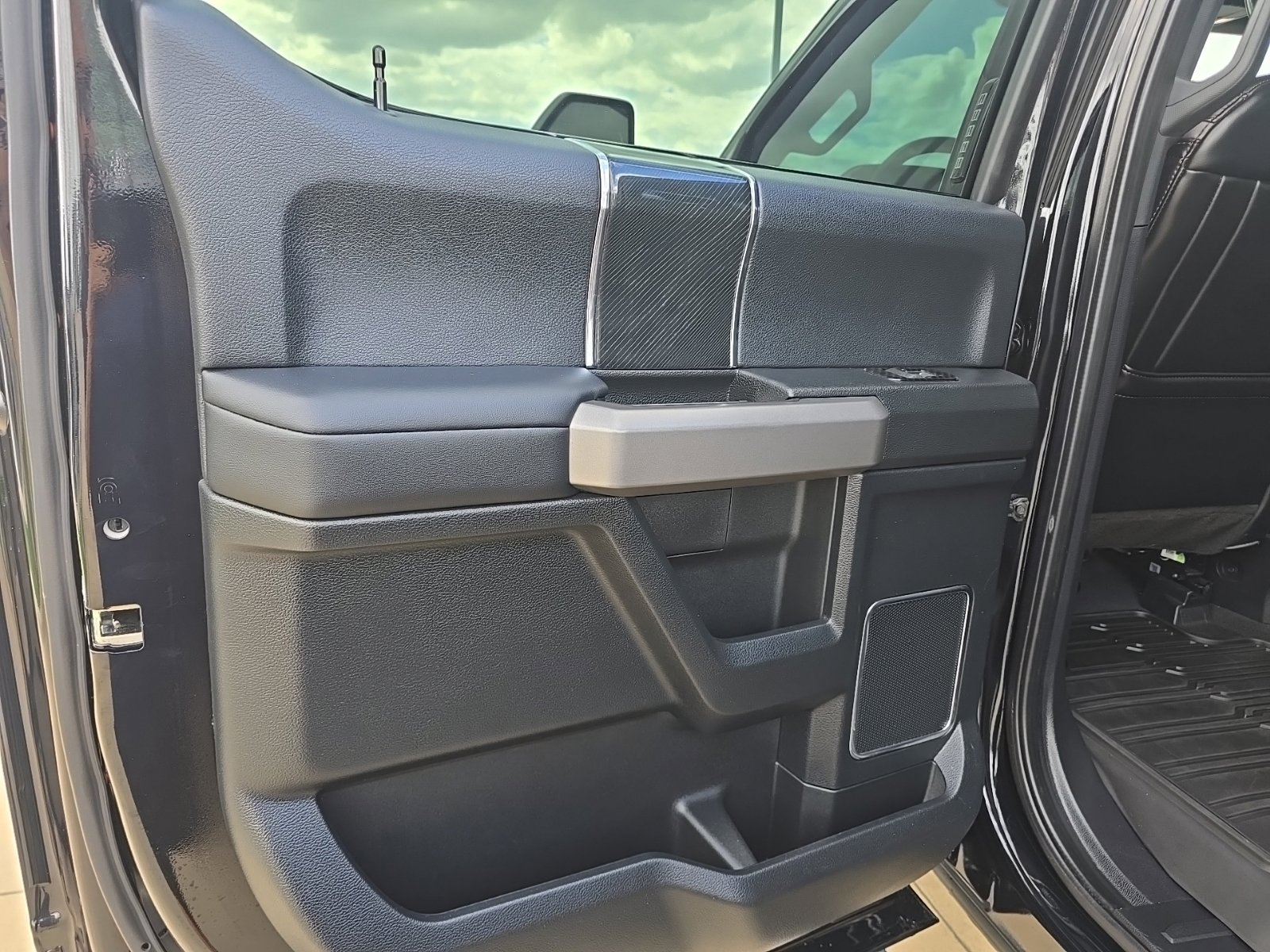 Used 2021 Ford F450 Platinum w/ FX4 Off-Road Package AWD/4WD image 14