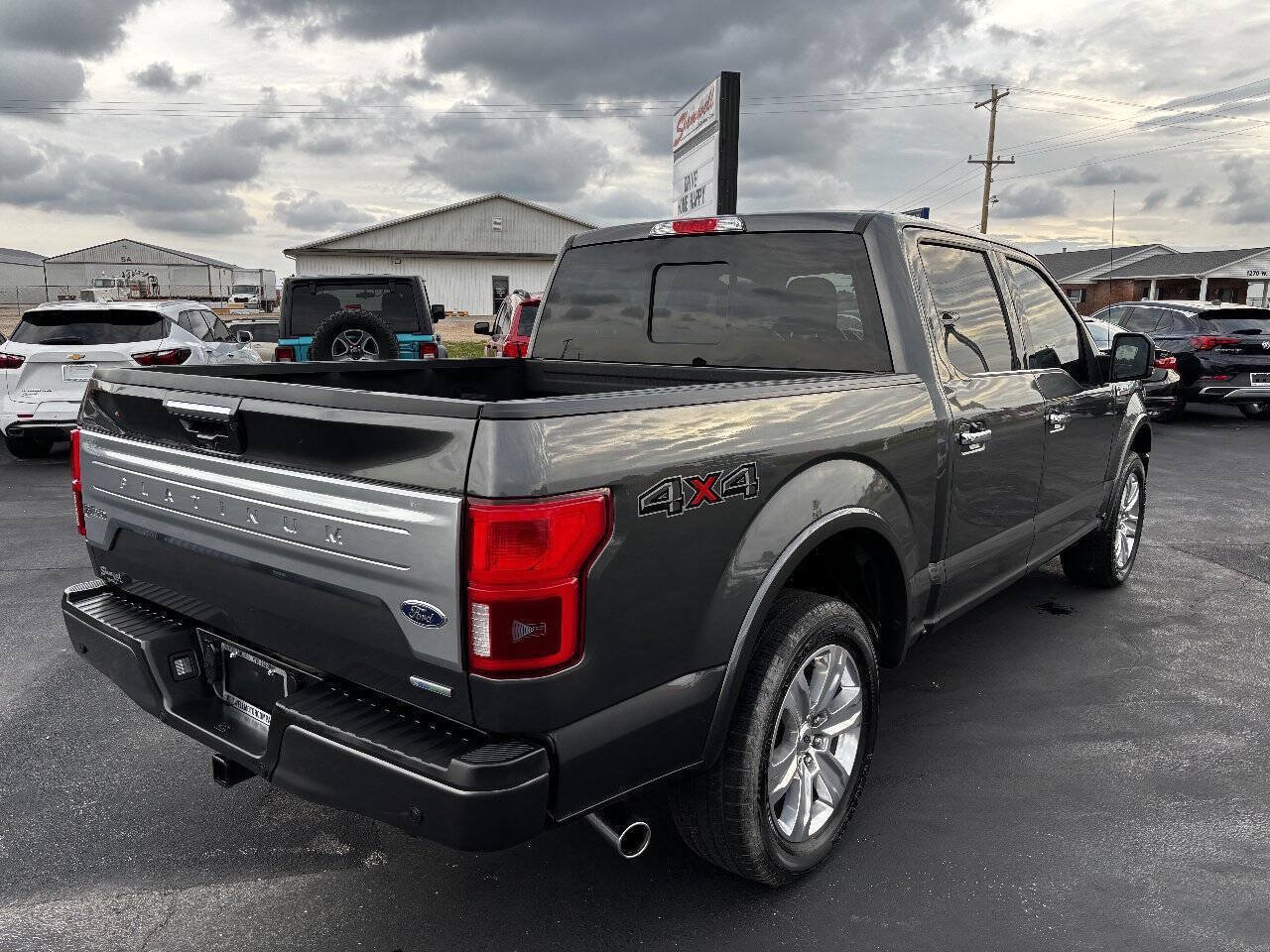 Used 2018 Ford F150 Platinum w/ Equipment Group 701A Luxury AWD/4WD image 4