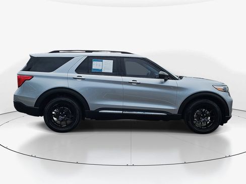 Used 2022 Ford Explorer XLT w/ Equipment Group 202A AWD/4WD image 5