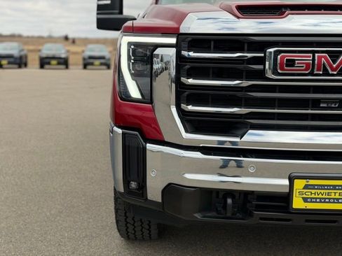 Used 2025 GMC Sierra 2500 SLT w/ SLT Premium Package image 4
