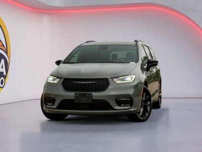 Used 2025 Chrysler Pacifica Limited
