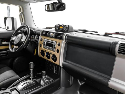 Used 2014 Toyota FJ Cruiser 4WD w/ Upgrade Package image 17