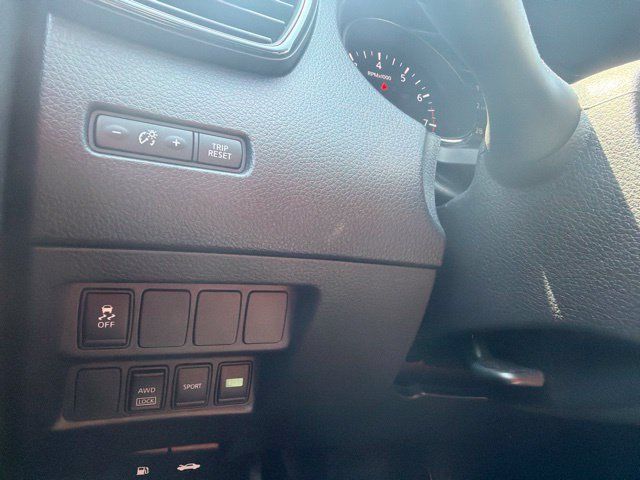 Used 2017 Nissan Rogue S w/ S Appearance Package AWD/4WD image 20